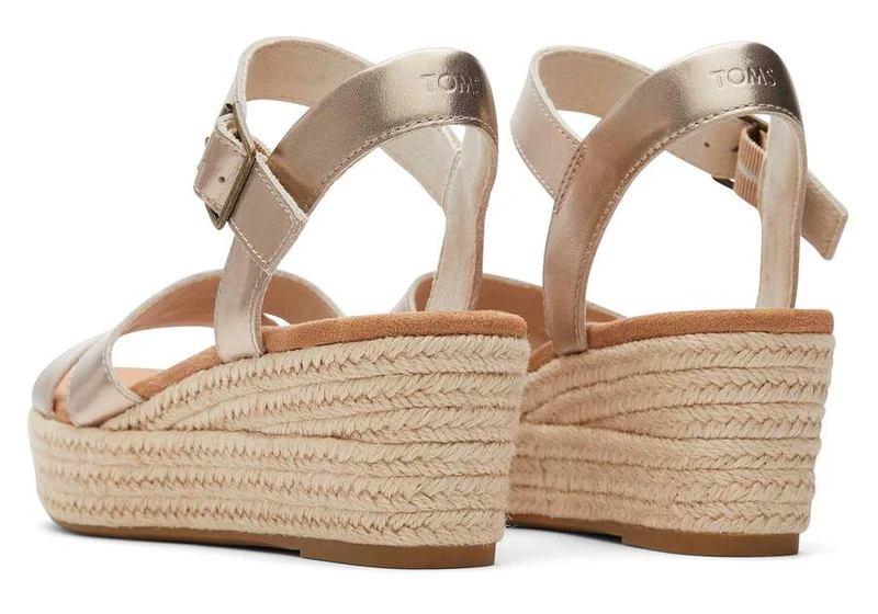 TOMS Keilsandalette „Audrey“ aus Metallic-Leder für Damen - Gold