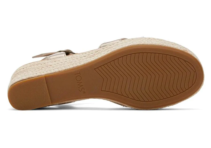 TOMS Keilsandalette „Audrey“ aus Metallic-Leder für Damen - Gold