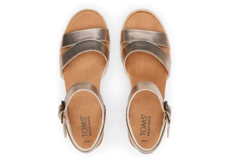 TOMS Keilsandalette „Audrey“ aus Metallic-Leder für Damen - Gold