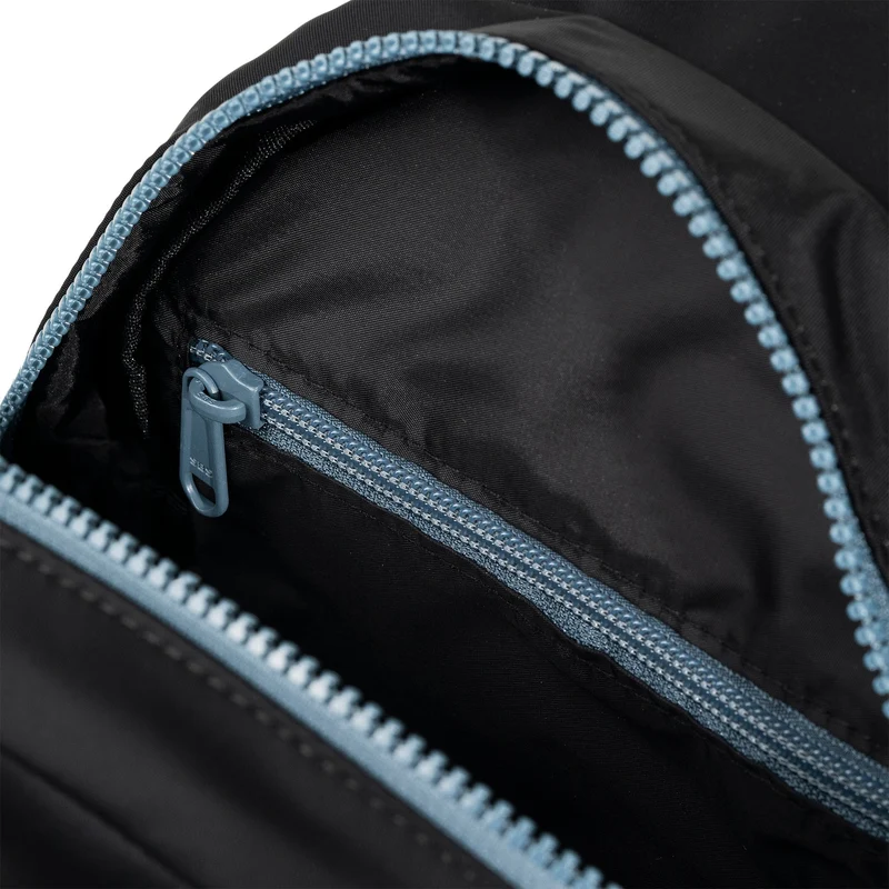 ROKA All Black Willesden B Airforce Große Tasche aus recyceltem Nylon