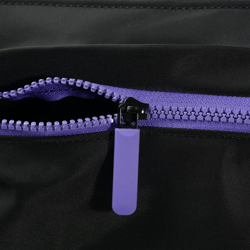 ROKA Komplett schwarze Tasche „Trafalgar B“ aus recyceltem Nylon in Lila