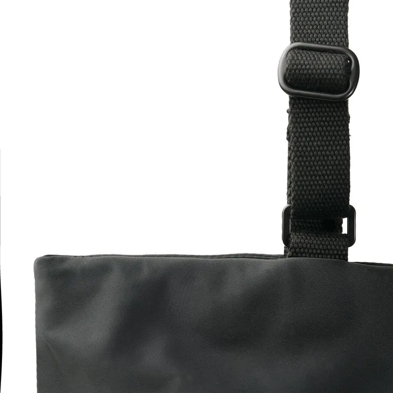 ROKA Komplett schwarze Tasche „Trafalgar B“ aus recyceltem Nylon in Lila