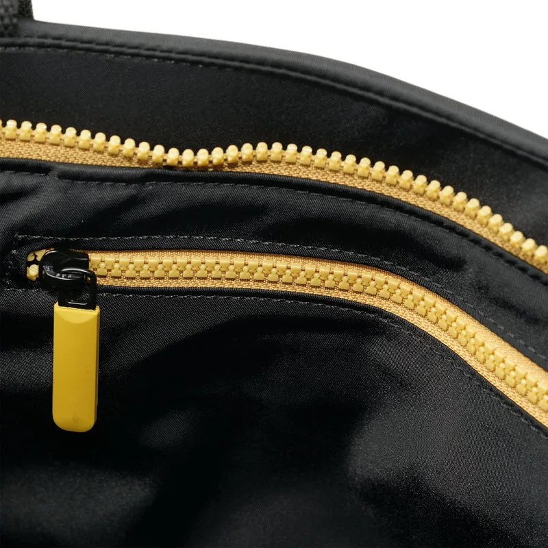 ROKA Komplett schwarze Tasche aus recyceltem Nylon „Trafalgar B Corn“