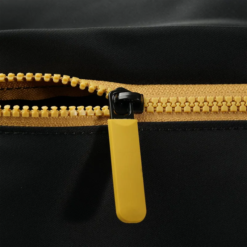 ROKA Komplett schwarze Tasche aus recyceltem Nylon „Trafalgar B Corn“