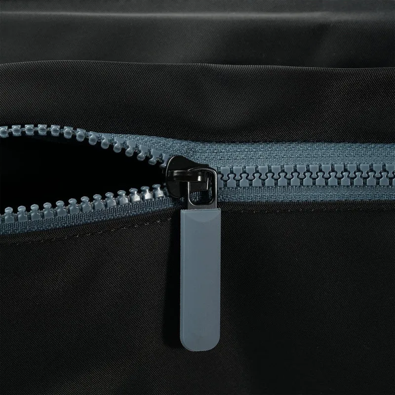 ROKA Komplett schwarze Tasche „Trafalgar B Airforce“ aus recyceltem Nylon