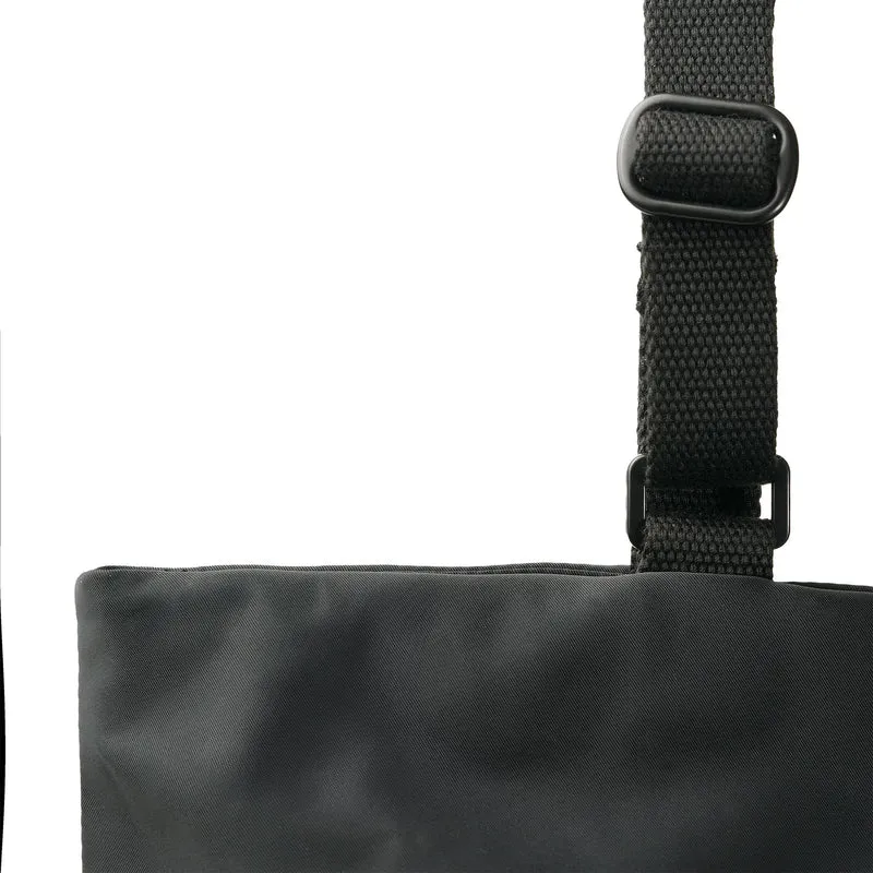 ROKA Komplett schwarze Tasche „Trafalgar B Airforce“ aus recyceltem Nylon