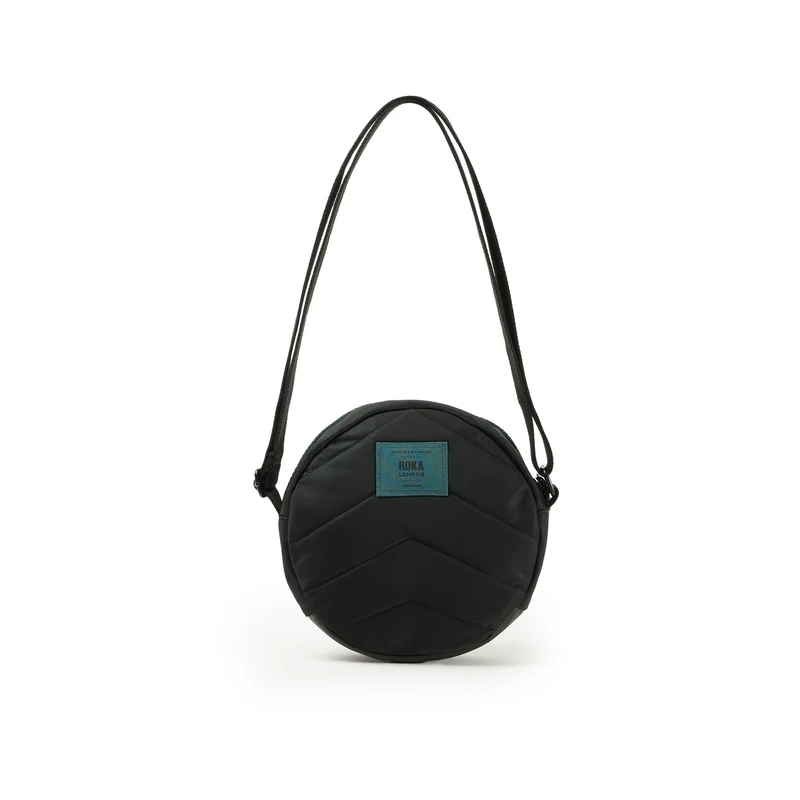 ROKA All Black Paddington B Türkisfarbene kleine Tasche aus recyceltem Nylon