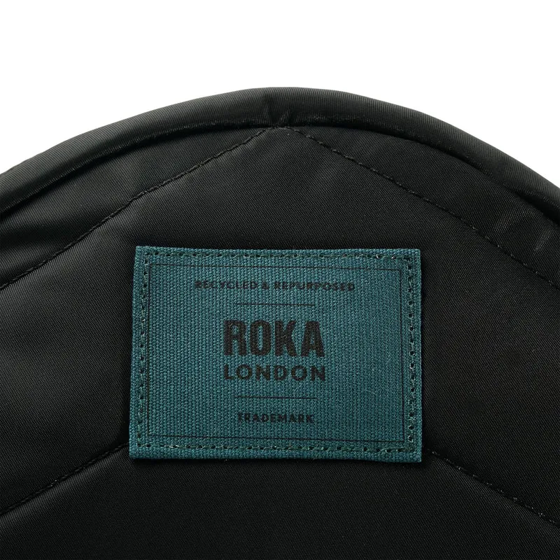 ROKA All Black Paddington B Türkisfarbene kleine Tasche aus recyceltem Nylon