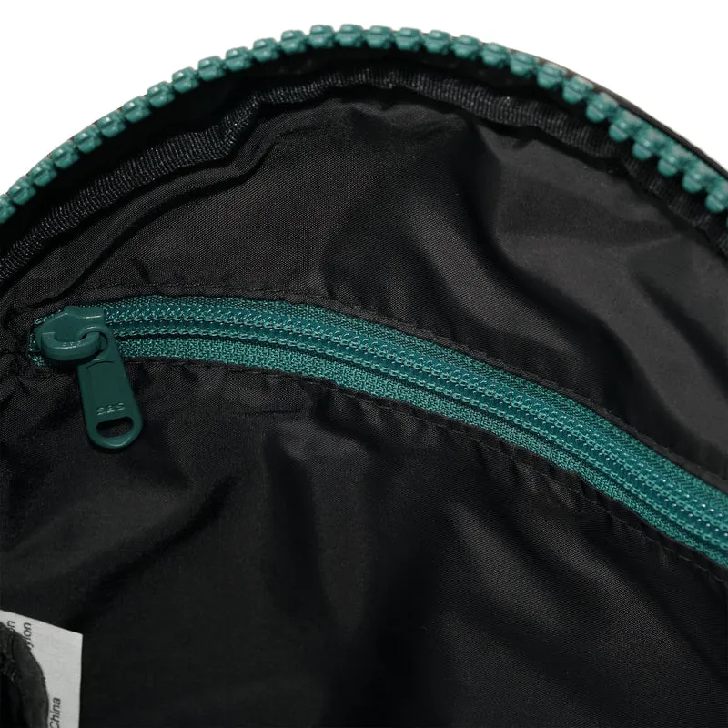 ROKA All Black Paddington B Türkisfarbene kleine Tasche aus recyceltem Nylon