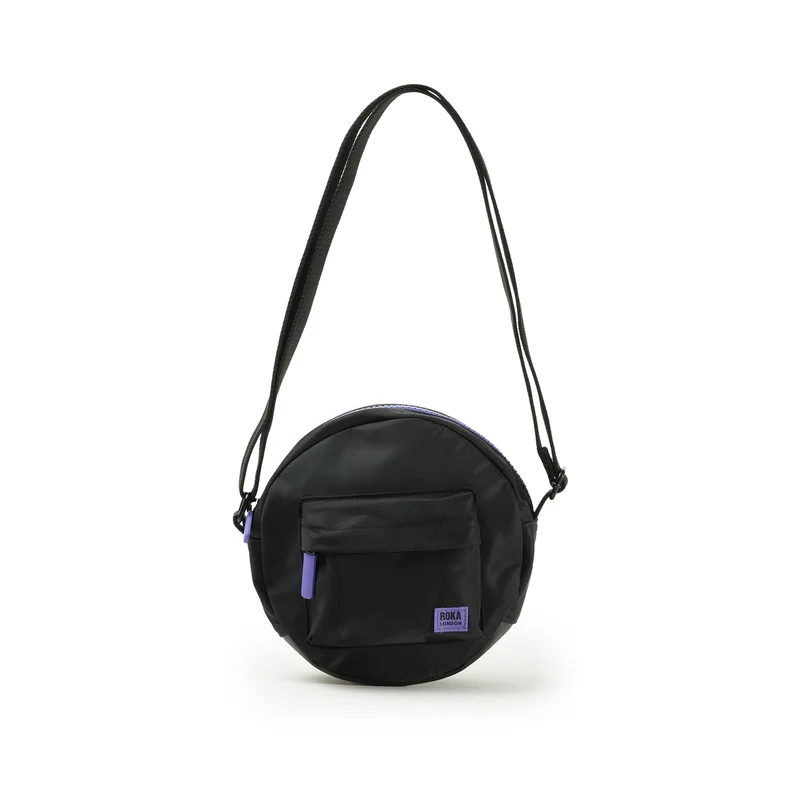 ROKA All Black Paddington B Lila kleine Tasche aus recyceltem Nylon