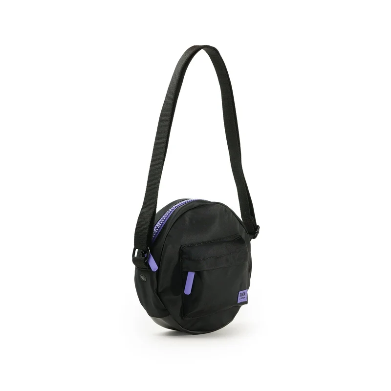 ROKA All Black Paddington B Lila kleine Tasche aus recyceltem Nylon