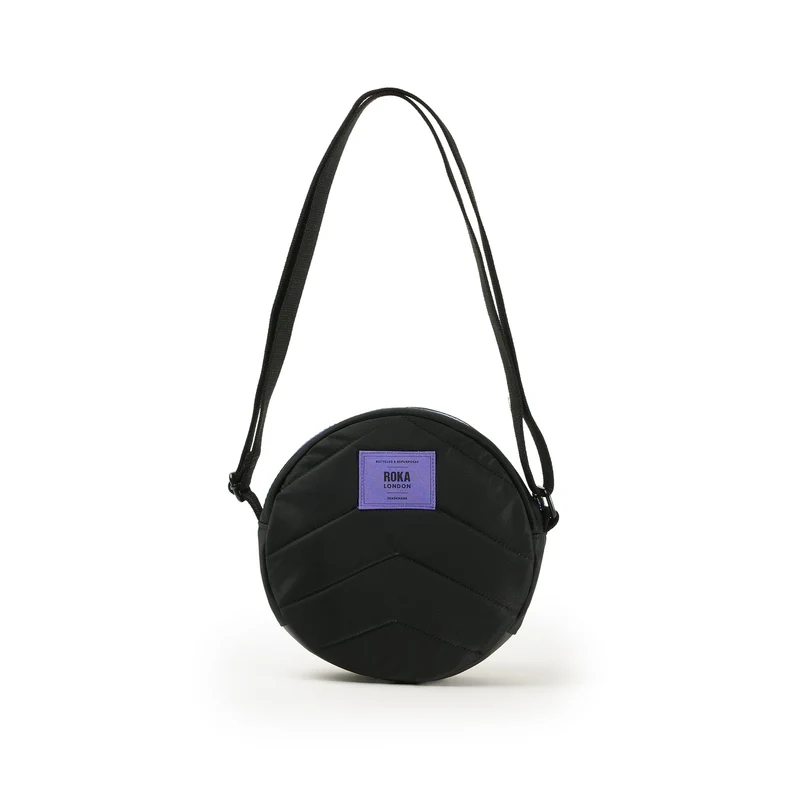 ROKA All Black Paddington B Lila kleine Tasche aus recyceltem Nylon