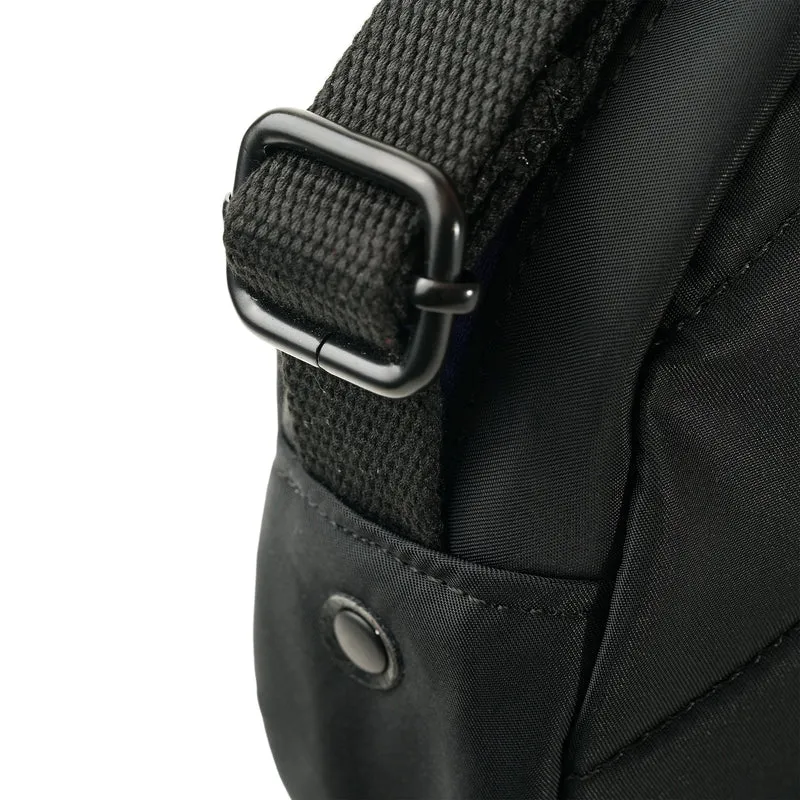 ROKA All Black Paddington B Lila kleine Tasche aus recyceltem Nylon