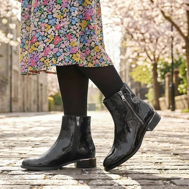Wide Fit Smart Zip Up Ankle Boots - WOIL42015 / 328 132 - Black Patent