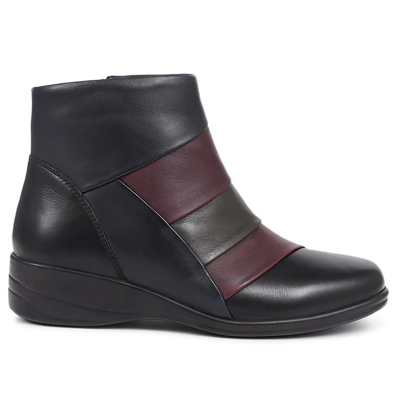 Wedged-Heel Ankle Boots - KF40003 / 326 514 - Black Multi