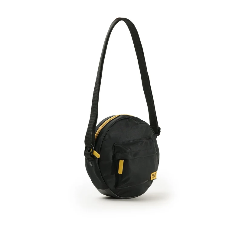 ROKA All Black Paddington B Corn Kleiner Beutel aus recyceltem Nylon