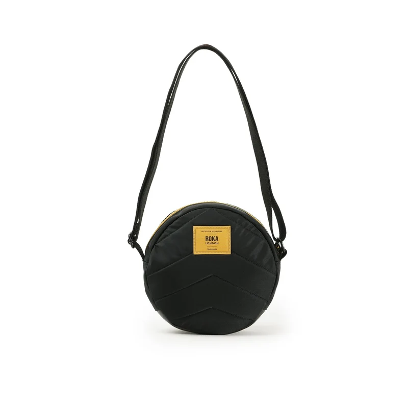 ROKA All Black Paddington B Corn Kleiner Beutel aus recyceltem Nylon