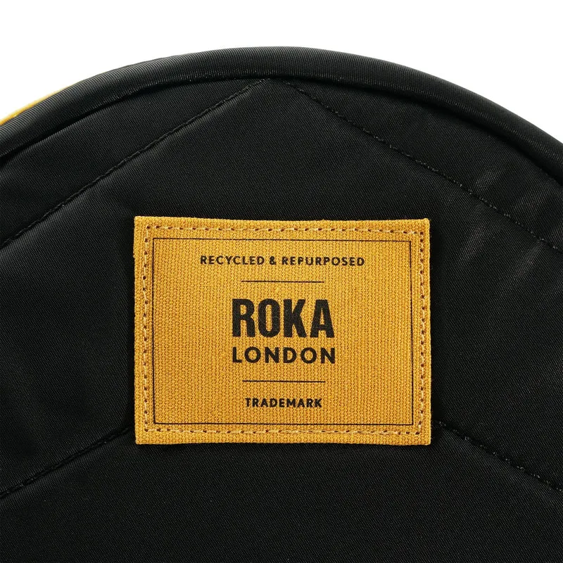 ROKA All Black Paddington B Corn Kleiner Beutel aus recyceltem Nylon