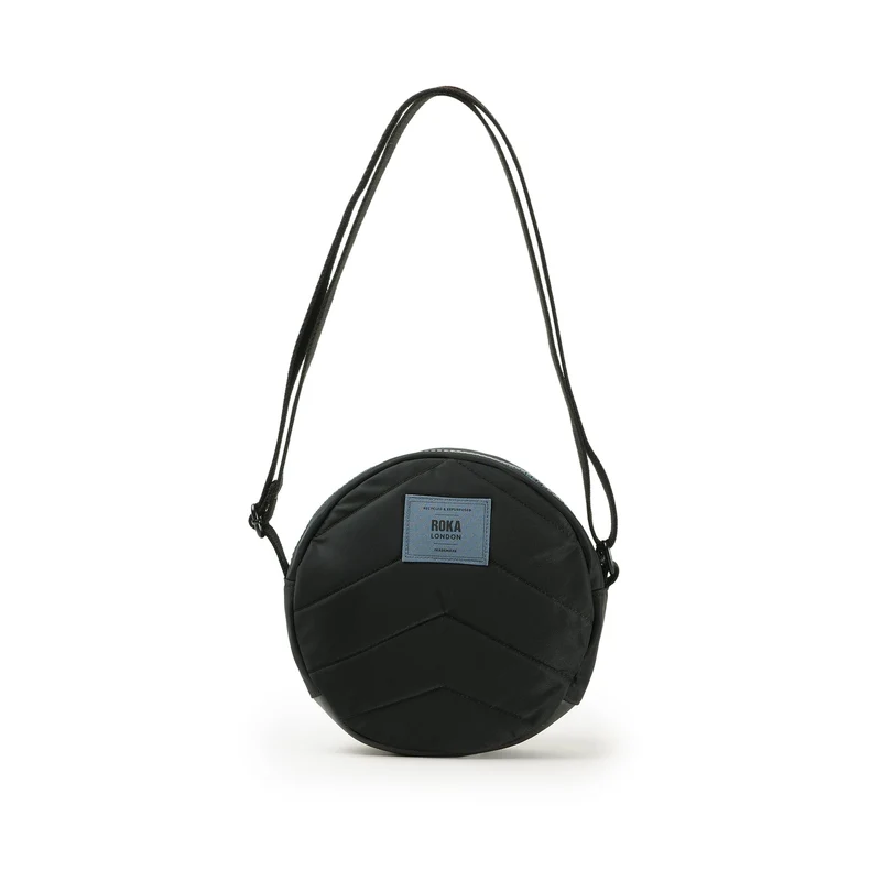 ROKA All Black Paddington B Airforce Kleine Tasche aus recyceltem Nylon