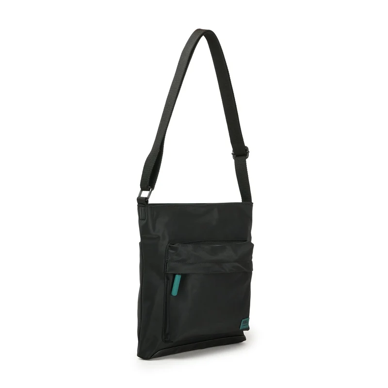 ROKA All Black Kennington B Türkisfarbene mittelgroße Tasche aus recyceltem Nylon
