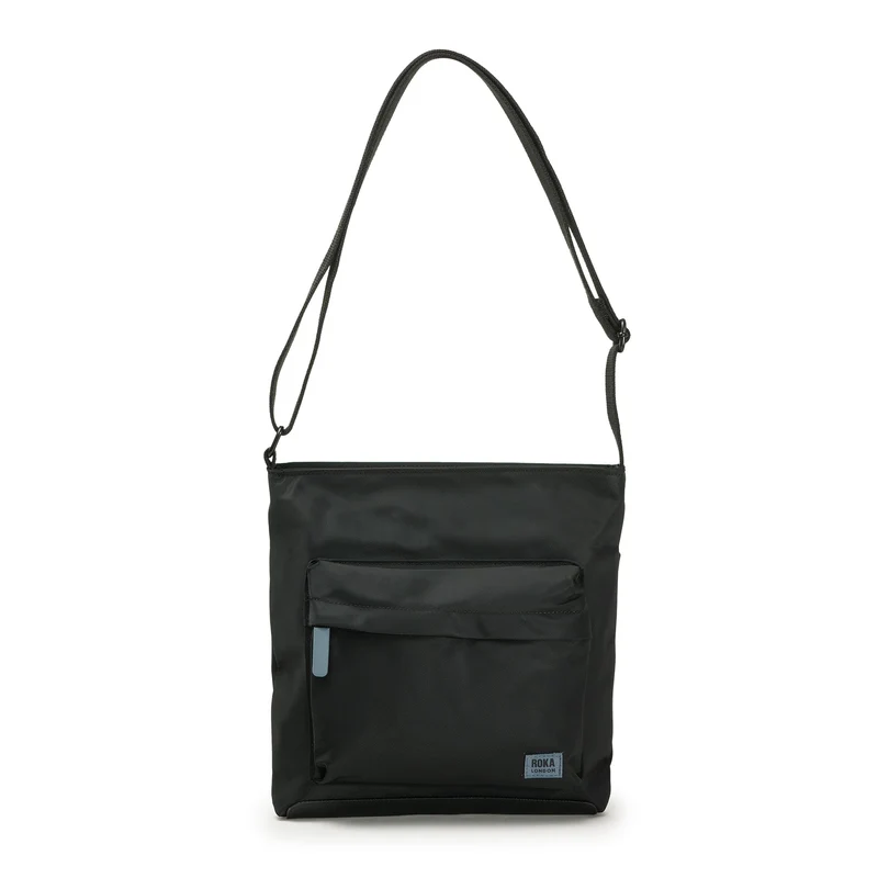 ROKA All Black Kennington B Airforce Medium Tasche aus recyceltem Nylon