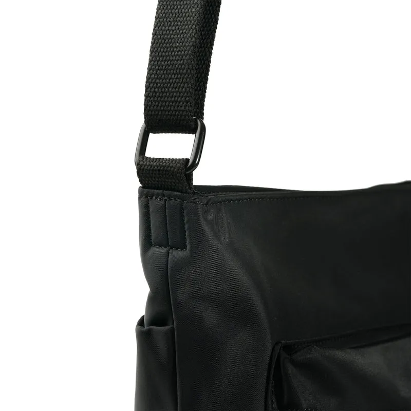 ROKA All Black Kennington B Airforce Medium Tasche aus recyceltem Nylon