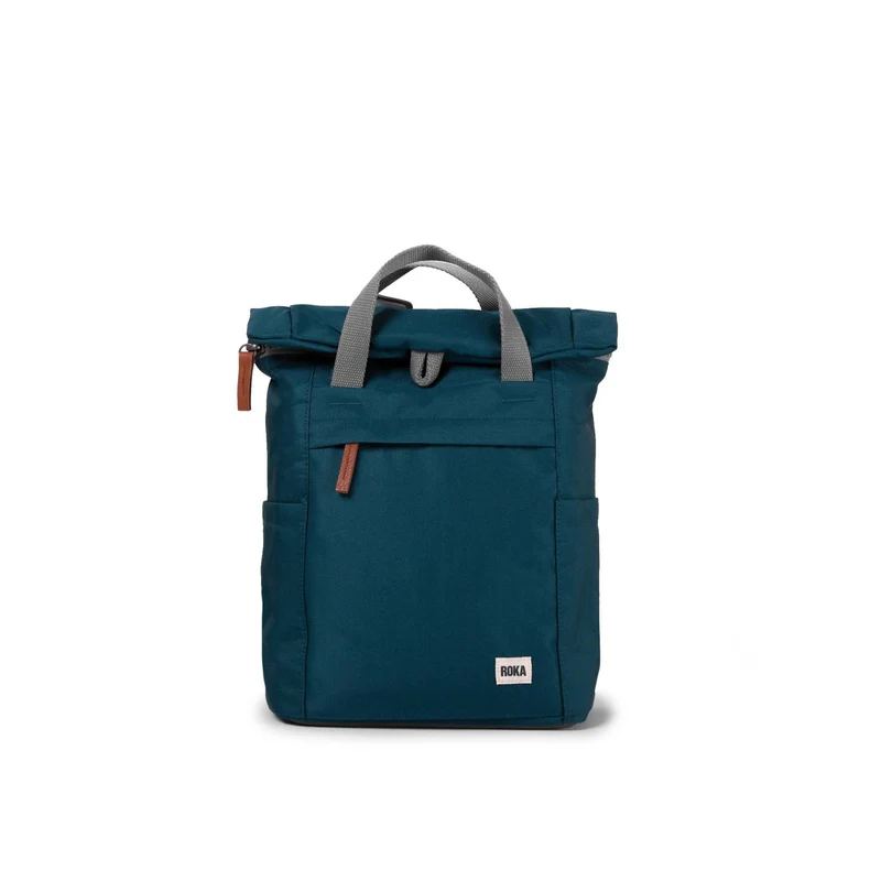 ROKA Finchley Eine kleine, türkisfarbene Tasche aus recyceltem Canvas
