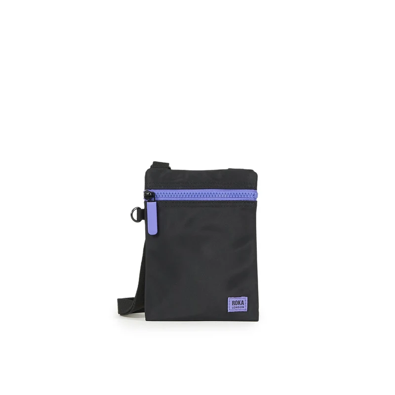 ROKA All Black Chelsea Lila Tasche aus recyceltem Nylon