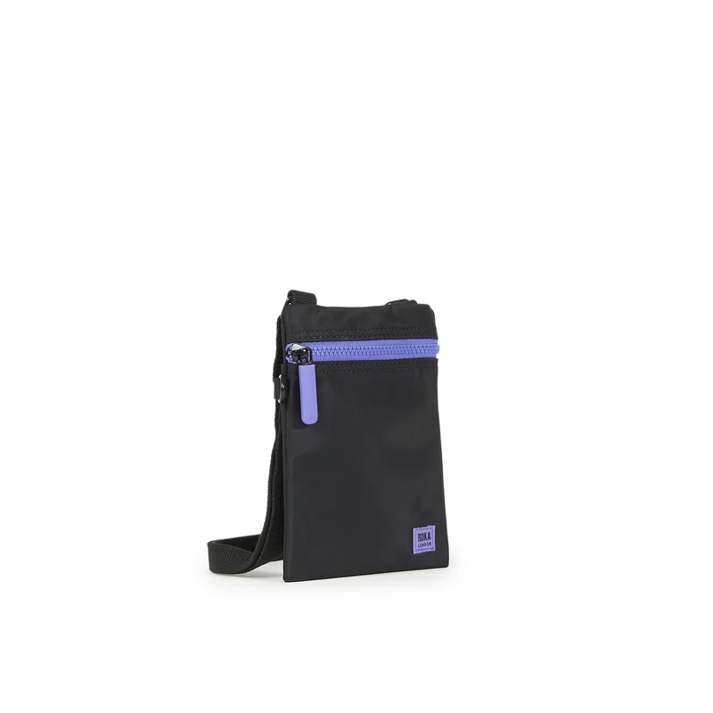 ROKA All Black Chelsea Lila Tasche aus recyceltem Nylon