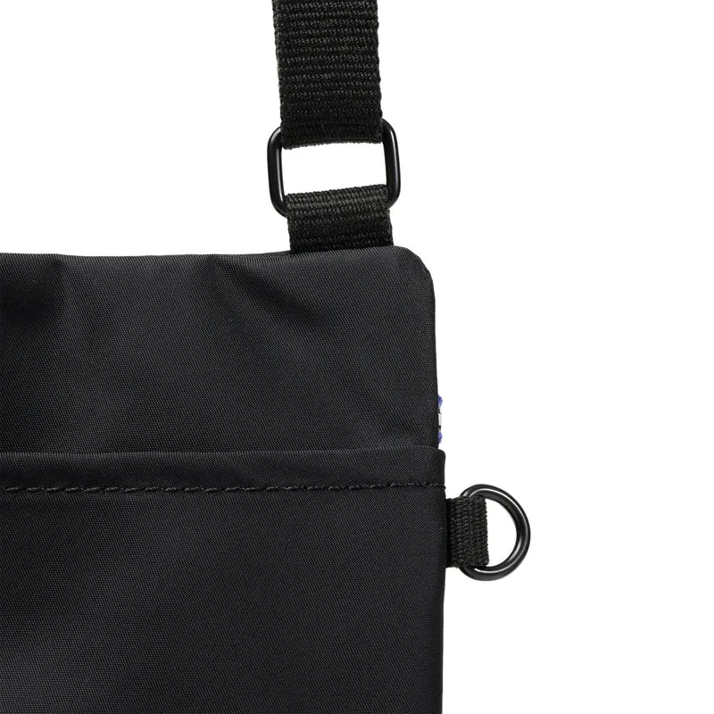 ROKA All Black Chelsea Lila Tasche aus recyceltem Nylon