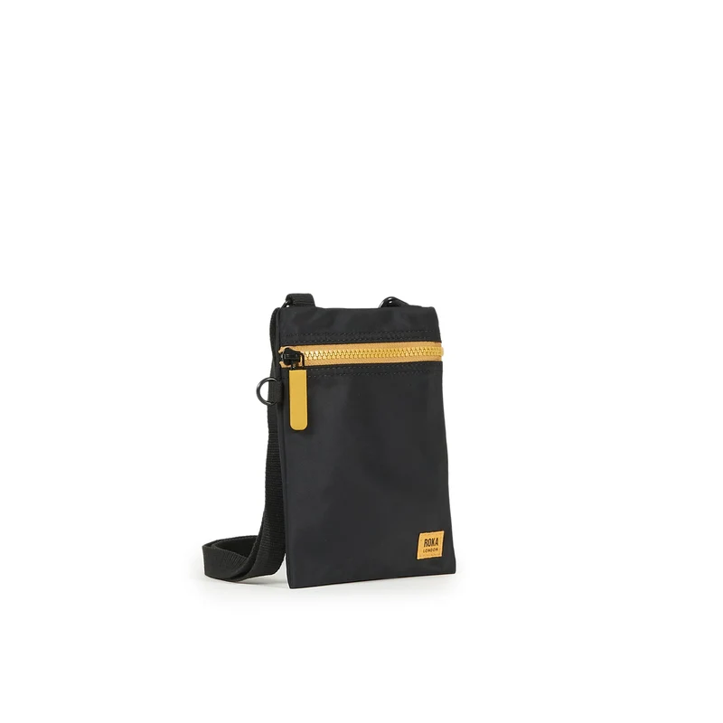 ROKA All Black Chelsea Nylonbeutel aus Maisrecyclingmaterial