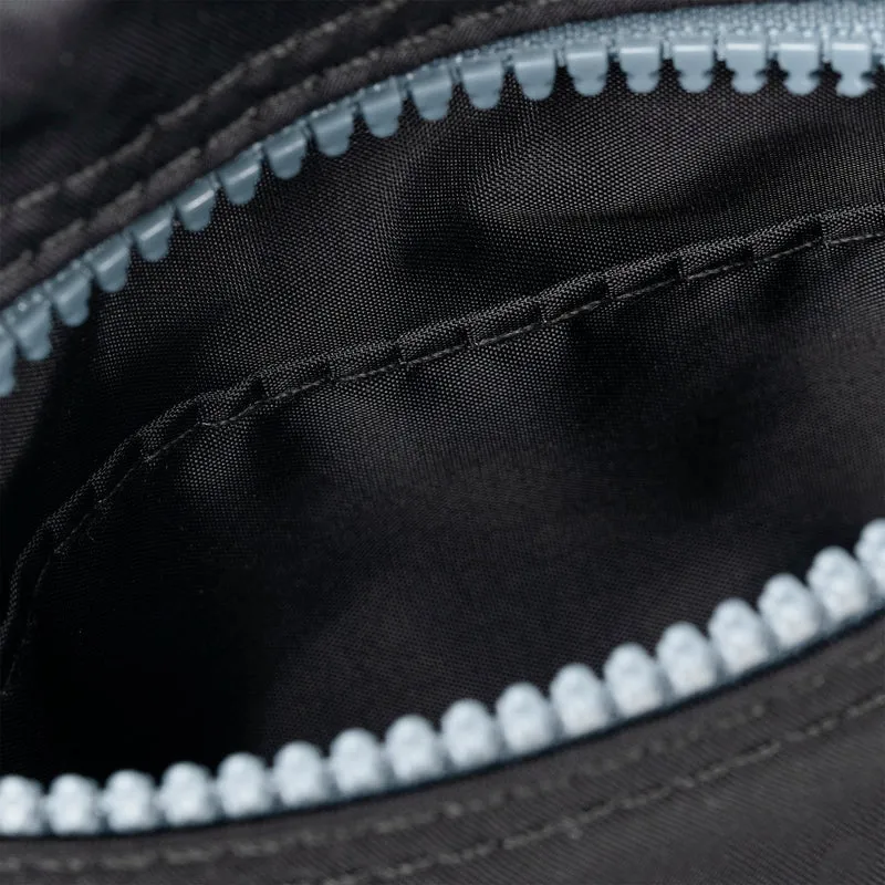 ROKA All Black Chelsea Tasche aus recyceltem Nylon der US-Luftwaffe
