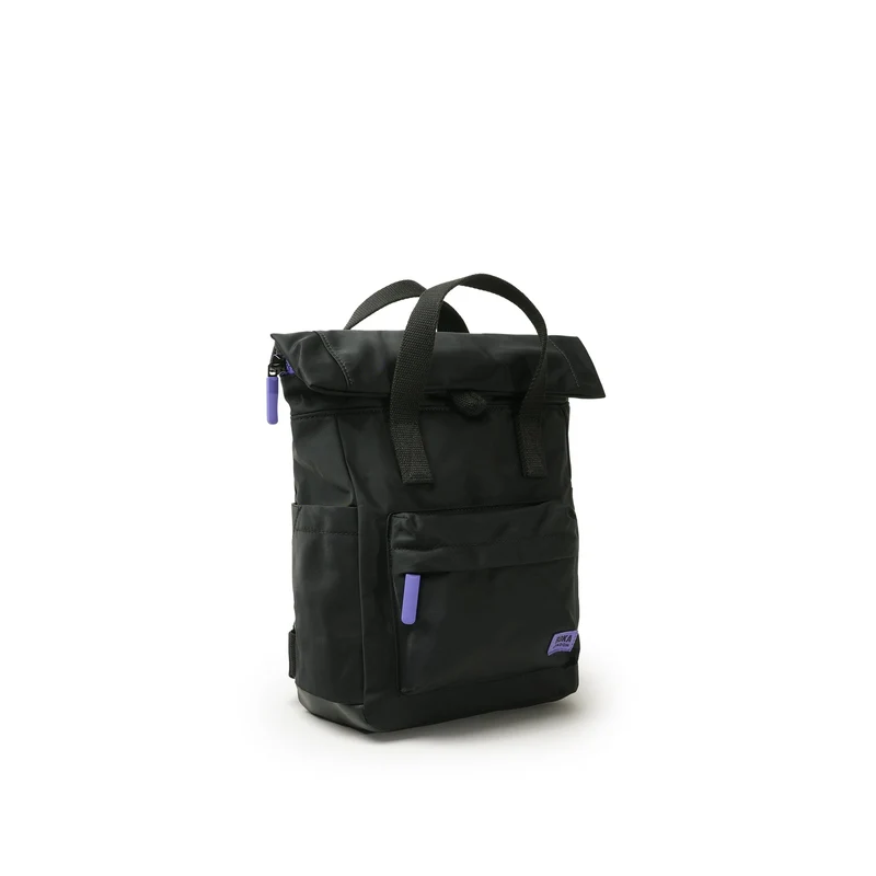 ROKA All Black Canfield B Lila kleine Tasche aus recyceltem Nylon
