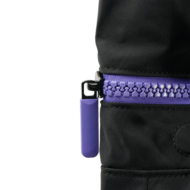 ROKA All Black Canfield B Lila kleine Tasche aus recyceltem Nylon