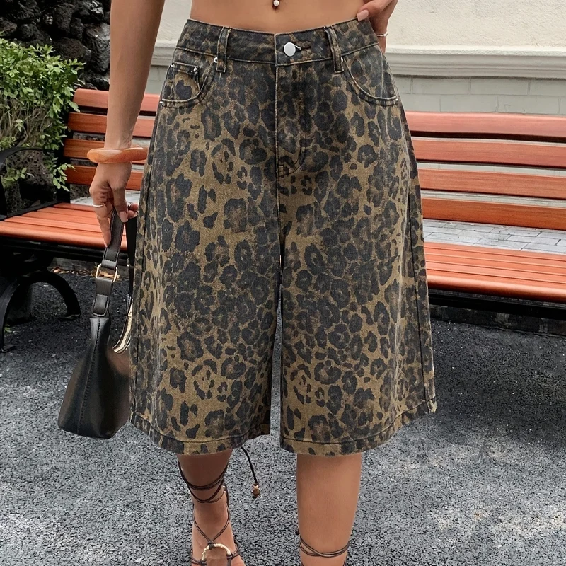 Clotilda | Coole Shorts mit hoher Taille mit Leopardenprint