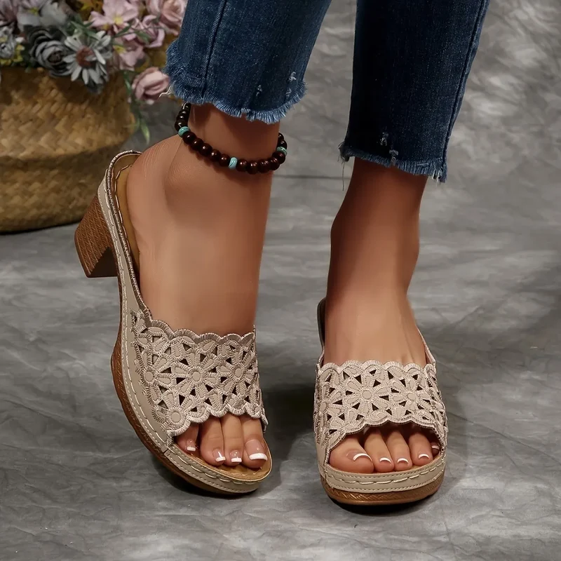 Florissa | Feminine Absatzsandalen mit Blütenspitze