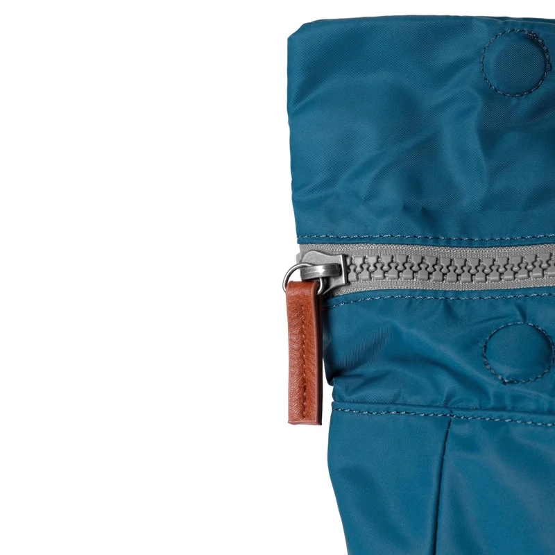 ROKA Canfield B Marine Große Tasche aus recyceltem Nylon