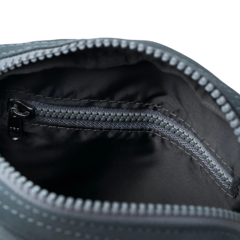 ROKA Bond Rauchrecycelte Canvas-Tasche
