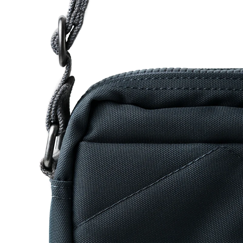 ROKA Bond Rauchrecycelte Canvas-Tasche