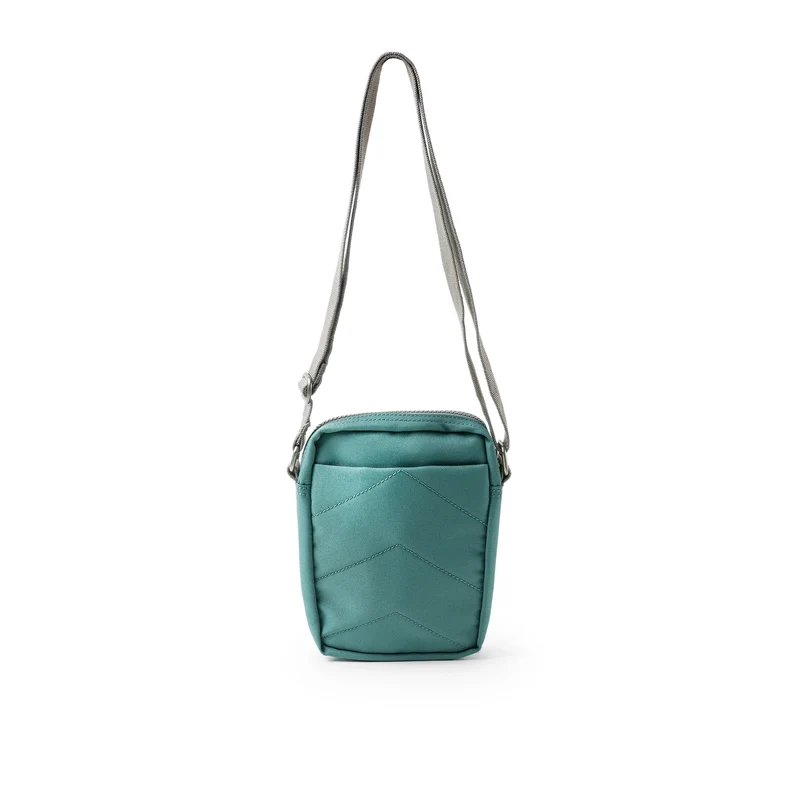 ROKA Bond Tasche aus recyceltem Canvas in Salbeigrün