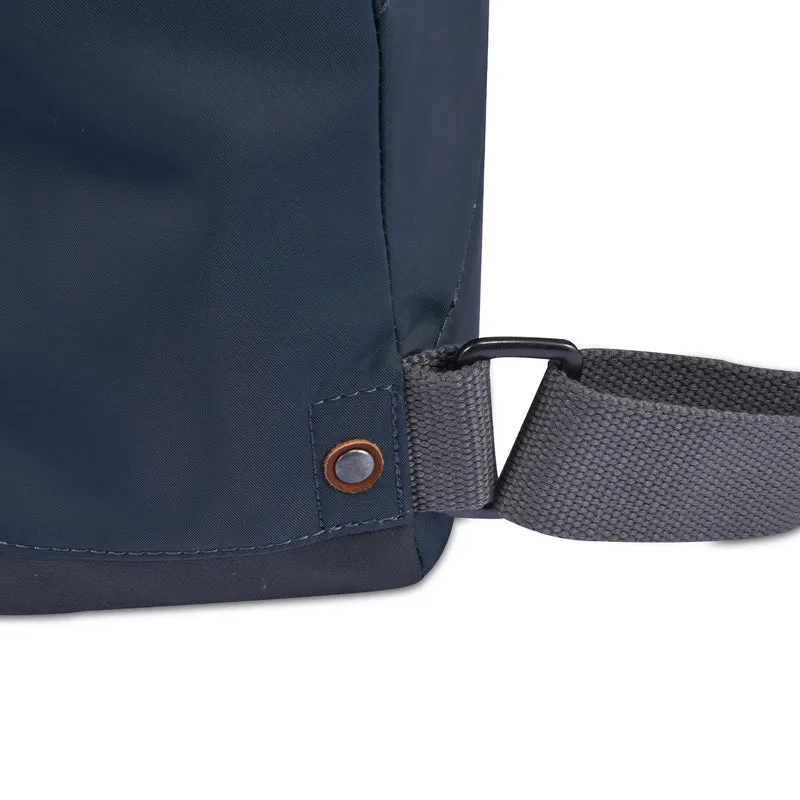 ROKA Bantry B Smoke Kleiner Beutel aus recyceltem Nylon