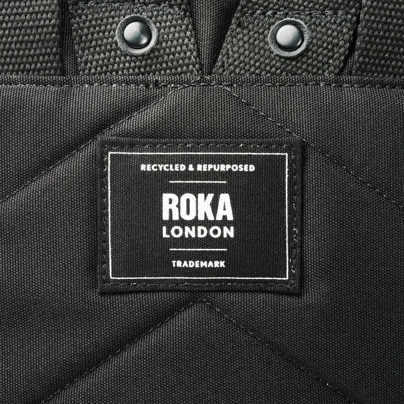 ROKA All Black Bantry Kleine Tasche aus recyceltem Canvas von B Ash