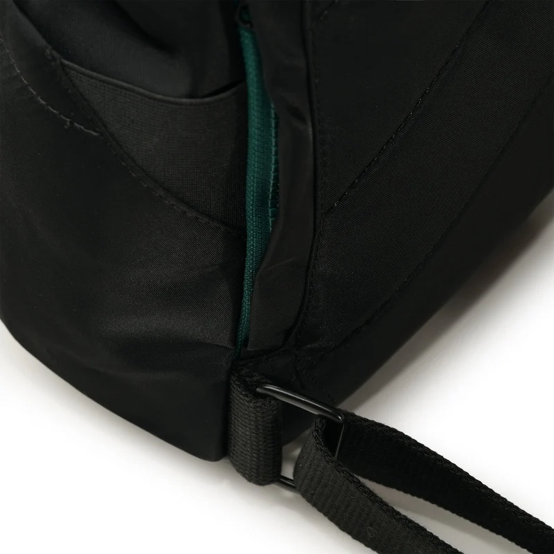 ROKA All Black Canfield B Türkisfarbene mittelgroße Tasche aus recyceltem Nylon
