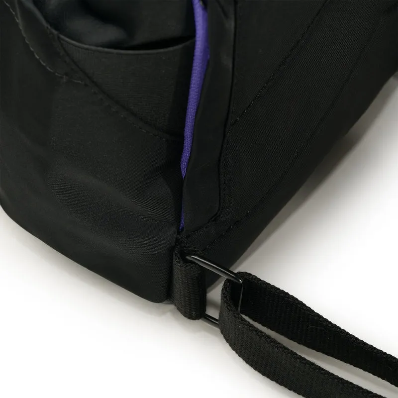ROKA All Black Canfield B Lila Mittelgroße Tasche aus recyceltem Nylon