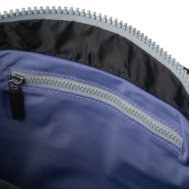 ROKA Black Label Canfield B Dusted Peri Medium Beutel aus recyceltem Nylon