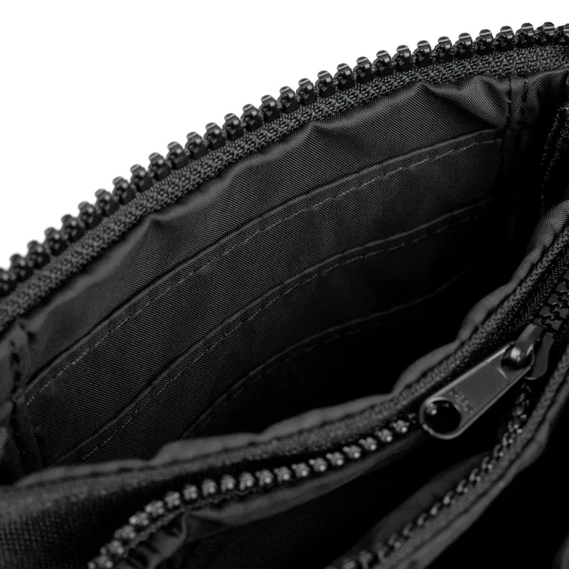 ROKA All Black Carnaby Kleine nachhaltige Canvas-Geldbörse von Ash