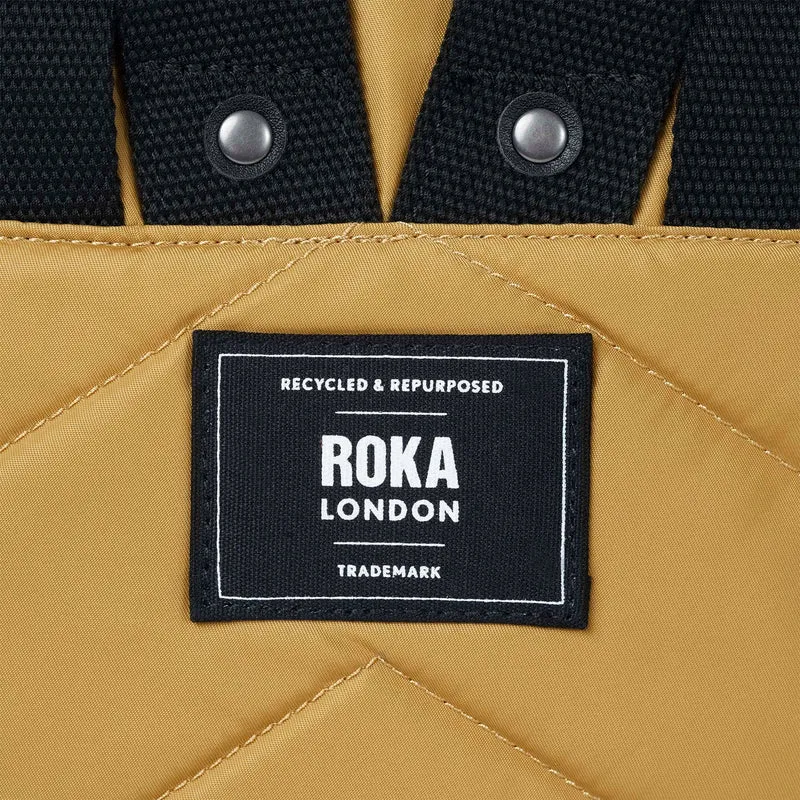 ROKA Black Label Bantry B Corn Kleiner Beutel aus recyceltem Nylon
