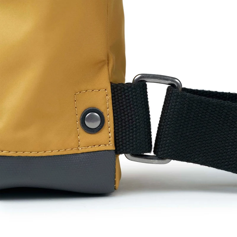 ROKA Black Label Bantry B Corn Kleiner Beutel aus recyceltem Nylon