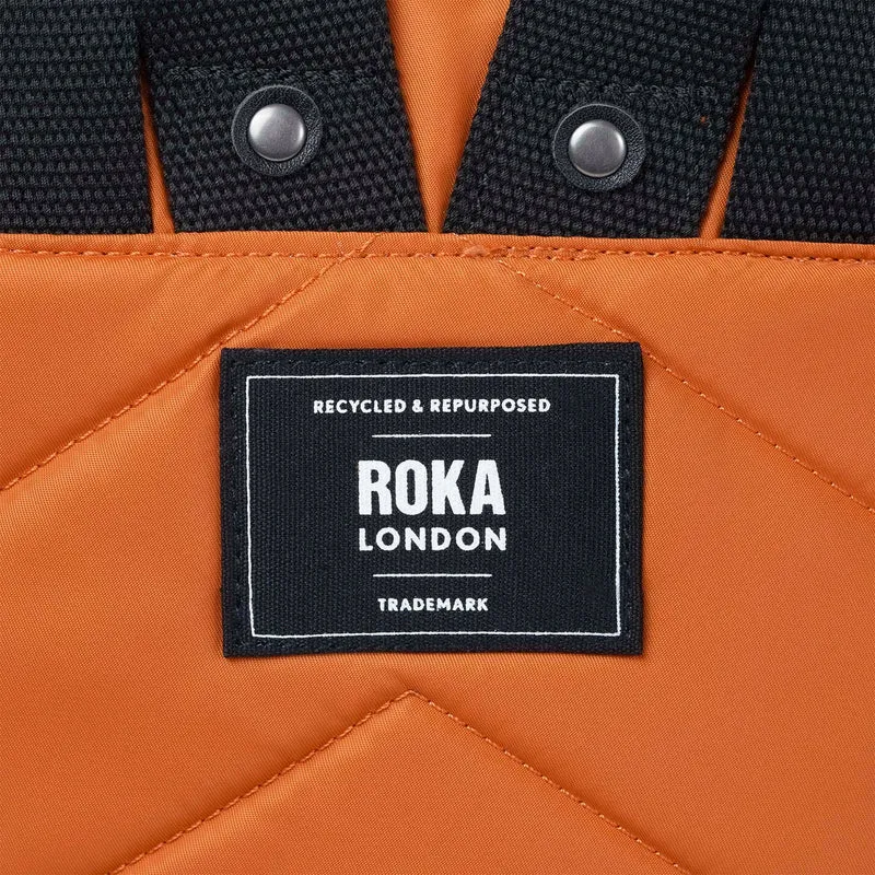 ROKA Black Label Bantry Kleine Tasche aus recyceltem Nylon, Farbe: B, Farbe: Burnt Orange