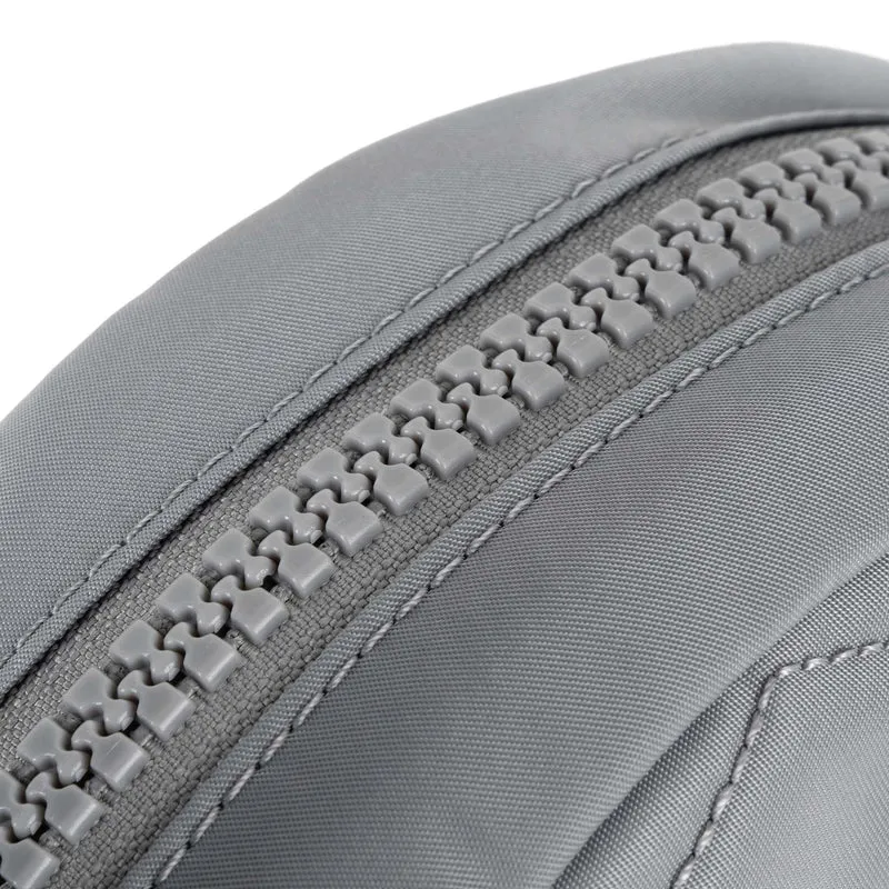 ROKA Paddington B Kleine Tasche aus recyceltem Nylon - Stormy